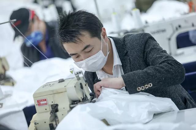 防護服緊缺？這家僅用了5天時間轉產防護服，日產量已達9000件