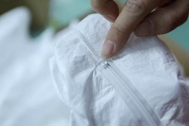 防護(hù)服緊缺？這家僅用了5天時間轉(zhuǎn)產(chǎn)防護(hù)服，日產(chǎn)量已達(dá)9000件