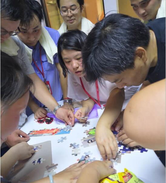 （拼圖闖關(guān)游戲）這是一個智力與體力并存的活動！