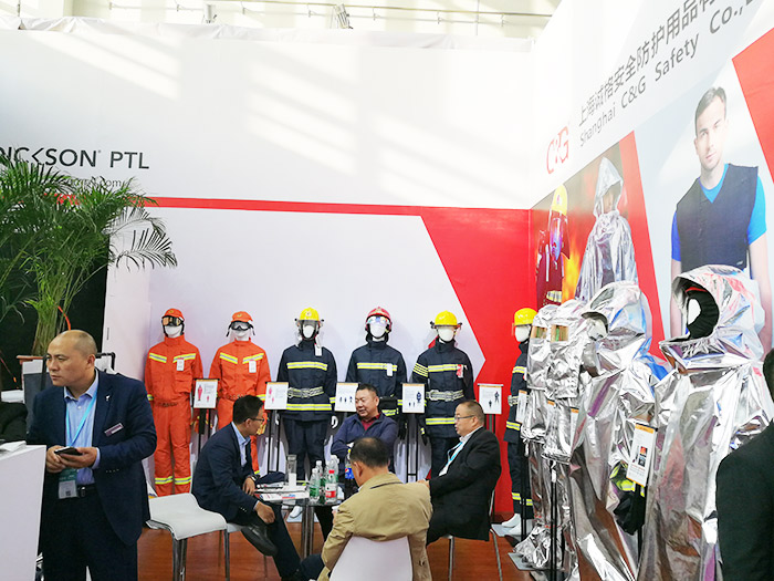 上海誠格消防服，消防隔熱服系列產(chǎn)品閃耀第十八屆國際消防展