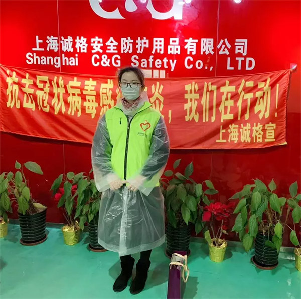 攜手戰(zhàn)&ldquo;疫&rdquo;，逆風(fēng)而上，上海志愿者助力抗疫防護(hù)服生產(chǎn)