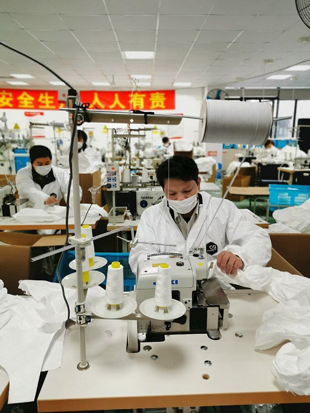 上海誠(chéng)格安全防護(hù)用品有限公司轉(zhuǎn)產(chǎn)后的批醫(yī)用防護(hù)服