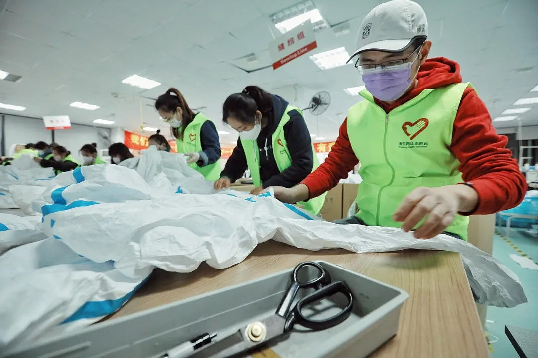 這些“守護者”們在上海誠格干了件大事！——20天，750人次，經(jīng)手近4萬件防護服！